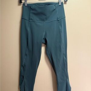 Lululemon Teal‎ High Rise Capri Leggings Size 6